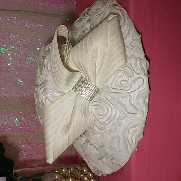 Formal White Hat with Bow - Picture 1 of 4